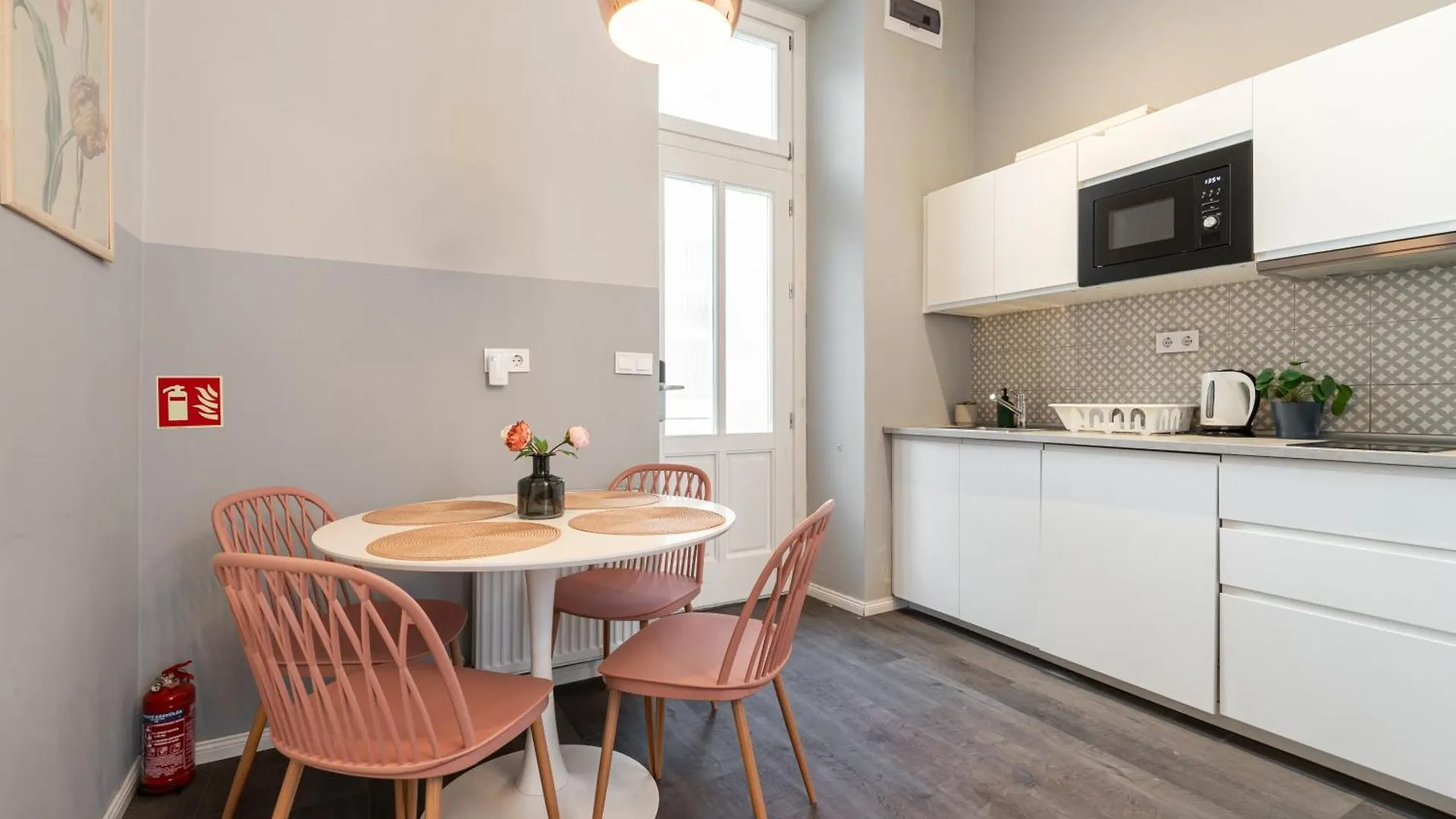 W33 - Prime Location - Comfortable Quality Apartments By Bqa Budapest 0*,