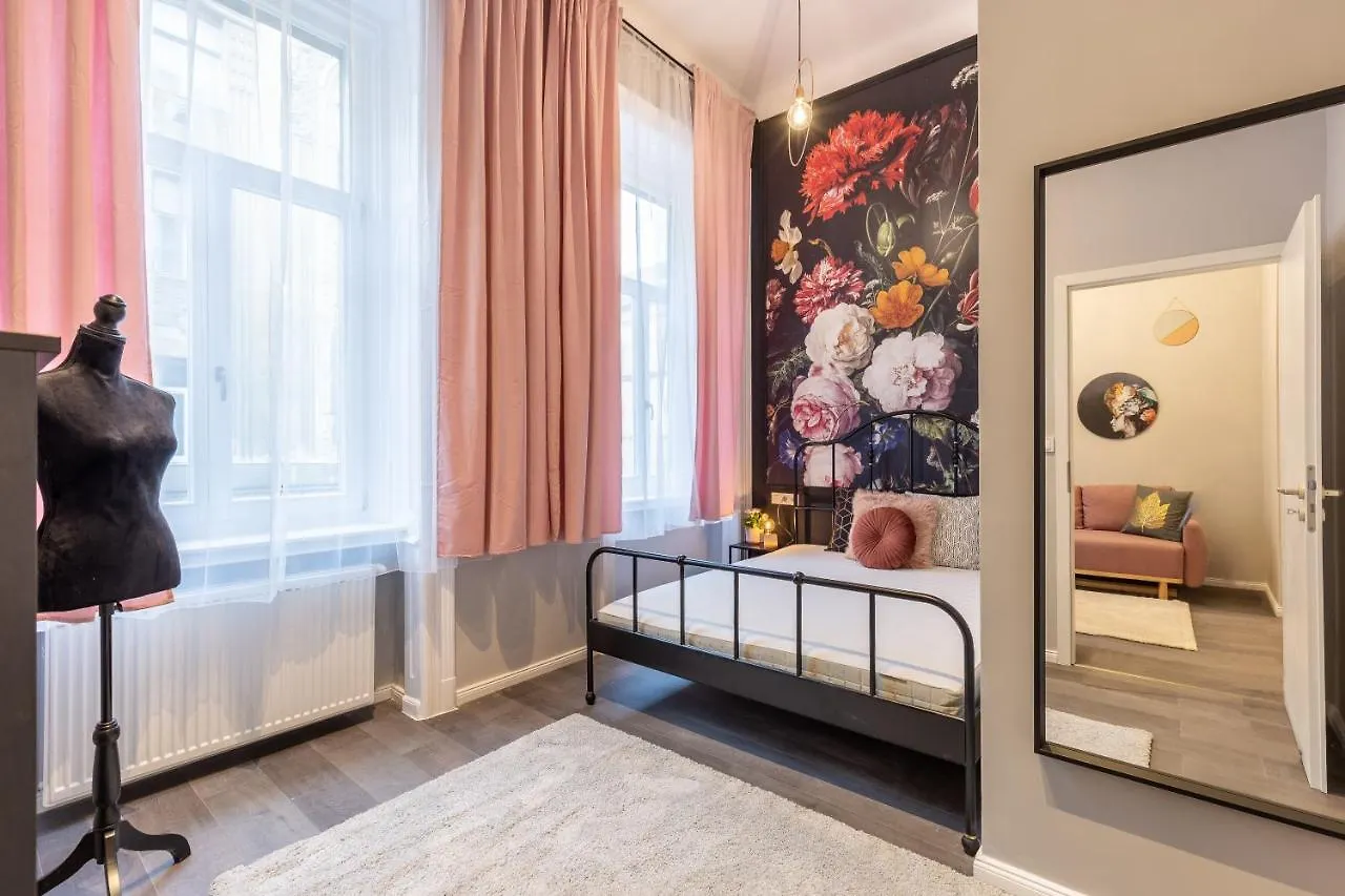 W33 - Prime Location - Comfortable Quality Apartments By Bqa Βουδαπέστη